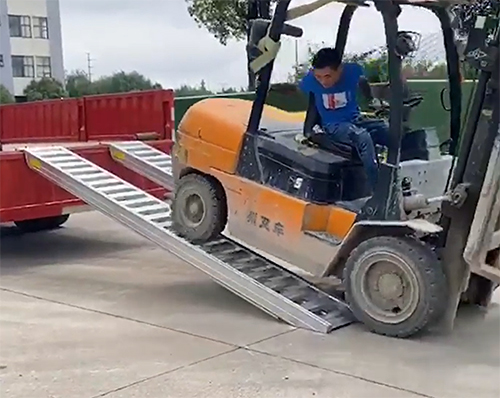 呼和浩特铝合金梯子的安全问题必须高度重视